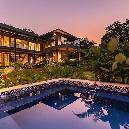 Stayvista At The Charcoal Villa Luxury Collection Alībāg Exteriör bild