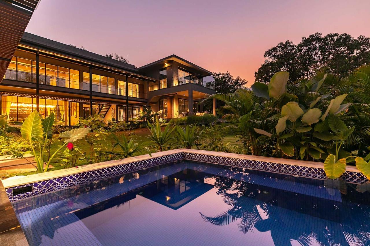Stayvista At The Charcoal Villa Luxury Collection Alībāg Exteriör bild