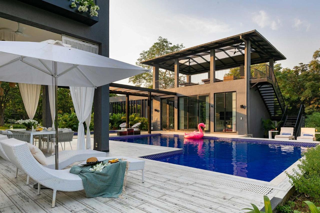 Stayvista At The Charcoal Villa Luxury Collection Alībāg Exteriör bild