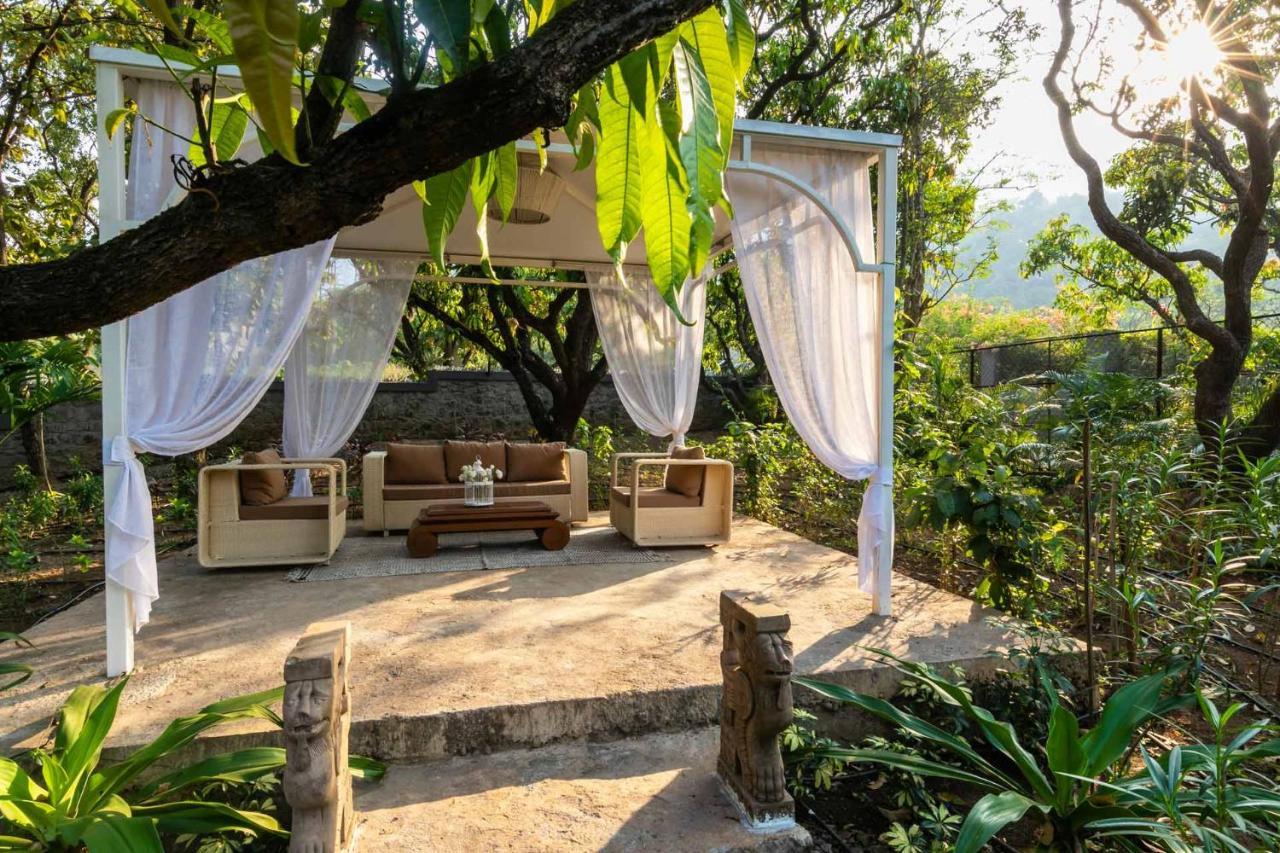 Stayvista At The Charcoal Villa Luxury Collection Alībāg Exteriör bild