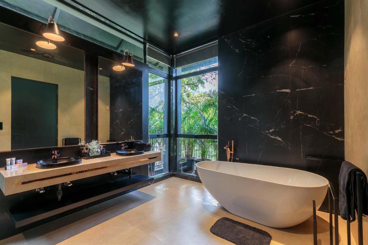 Stayvista At The Charcoal Villa Luxury Collection Alībāg Exteriör bild