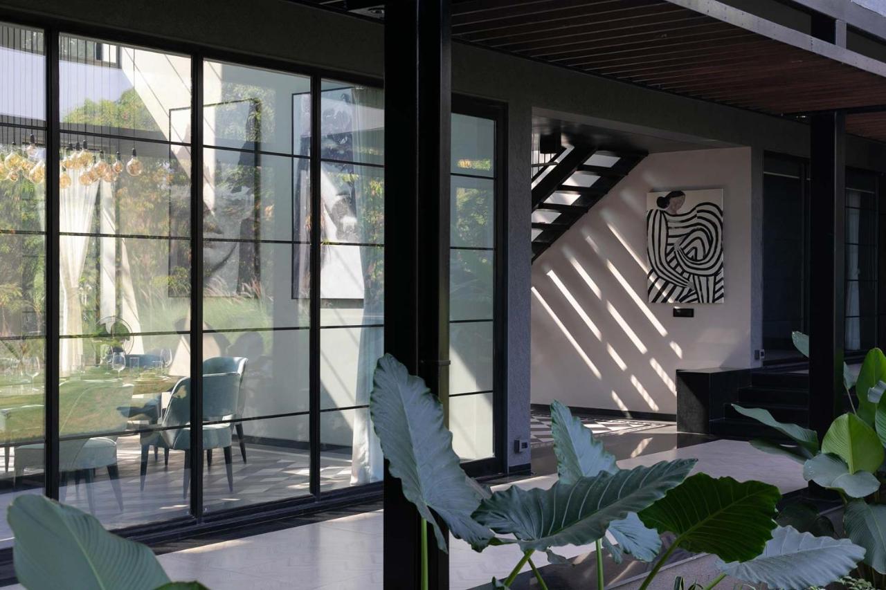 Stayvista At The Charcoal Villa Luxury Collection Alībāg Exteriör bild