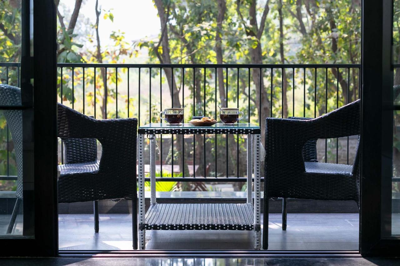 Stayvista At The Charcoal Villa Luxury Collection Alībāg Exteriör bild