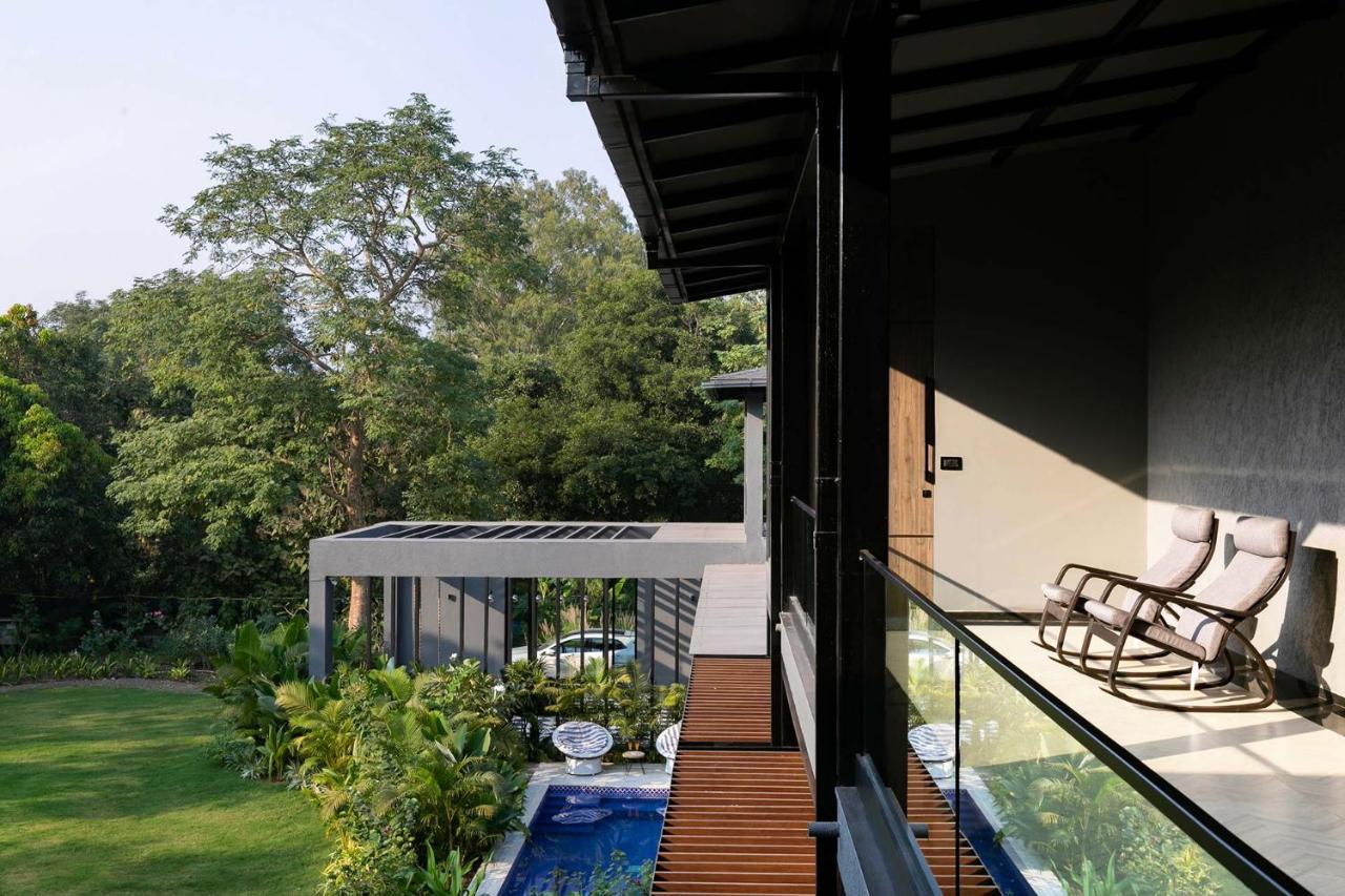 Stayvista At The Charcoal Villa Luxury Collection Alībāg Exteriör bild