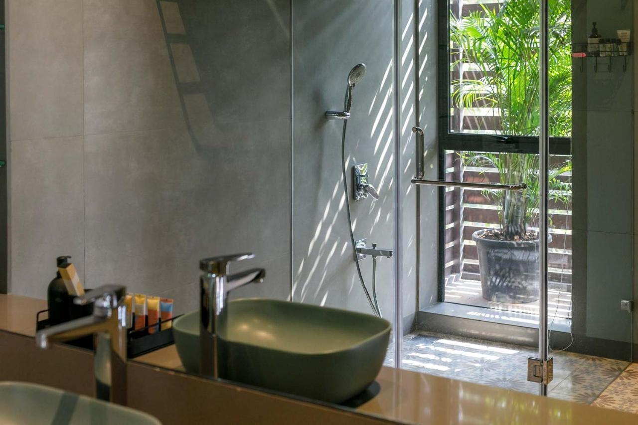 Stayvista At The Charcoal Villa Luxury Collection Alībāg Exteriör bild