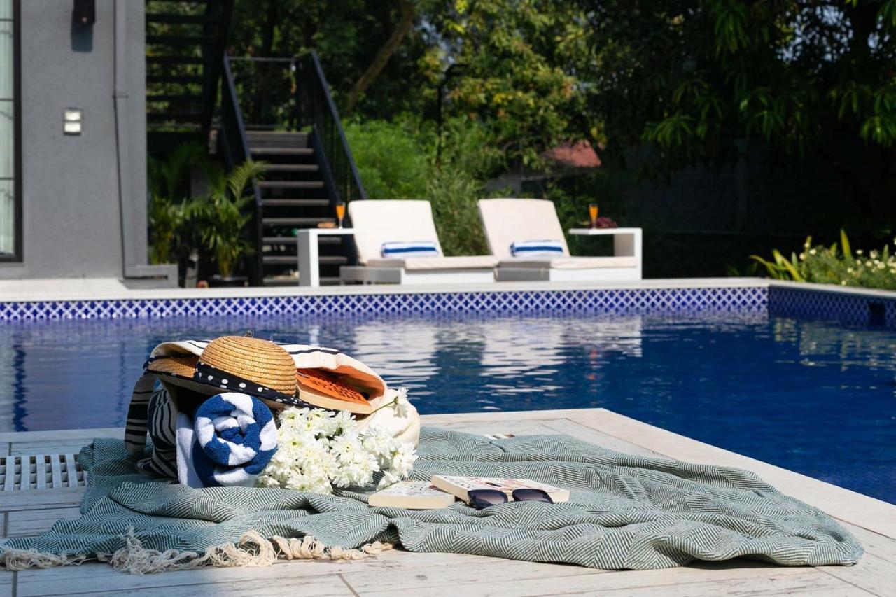 Stayvista At The Charcoal Villa Luxury Collection Alībāg Exteriör bild