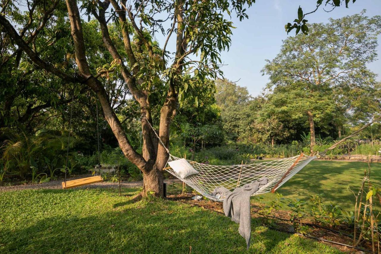 Stayvista At The Charcoal Villa Luxury Collection Alībāg Exteriör bild
