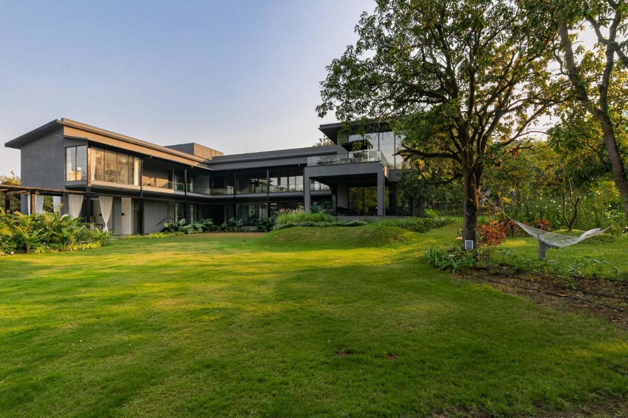 Stayvista At The Charcoal Villa Luxury Collection Alībāg Exteriör bild